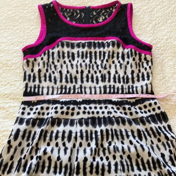 Gorgeous fushia and black and cream sleeveless Ivanka dress - Picture 12 of 16